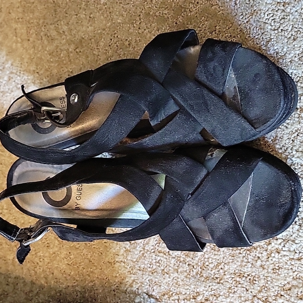 Black wedges